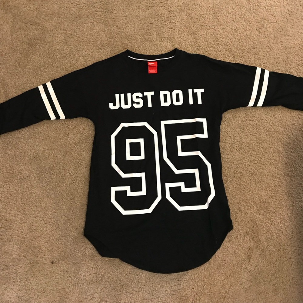 Black/White Nike Three Quarter Length Sleeve Shirt